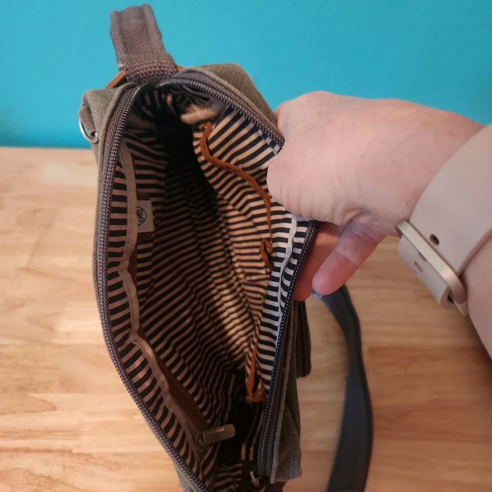 Travelon Anti-Theft Heritage Gray Crossbody Travel Bag with Adjustable Strap‎